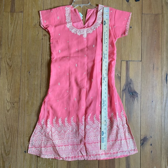 Women’s shalwar kameez. Never worn. Coral colored with digital print . - Picture 6 of 12